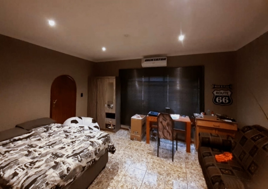 4 Bedroom Property for Sale in Safari Gardens North West